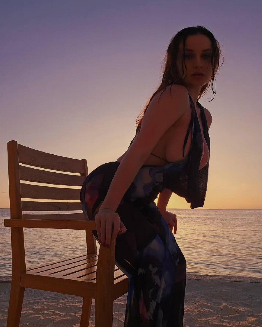 Sexy girl Miranda Faith nude in Navi Mumbai