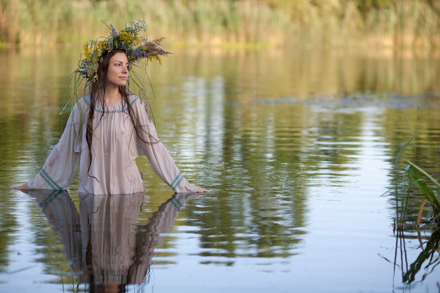 Slavic girls in Navi Mumbai