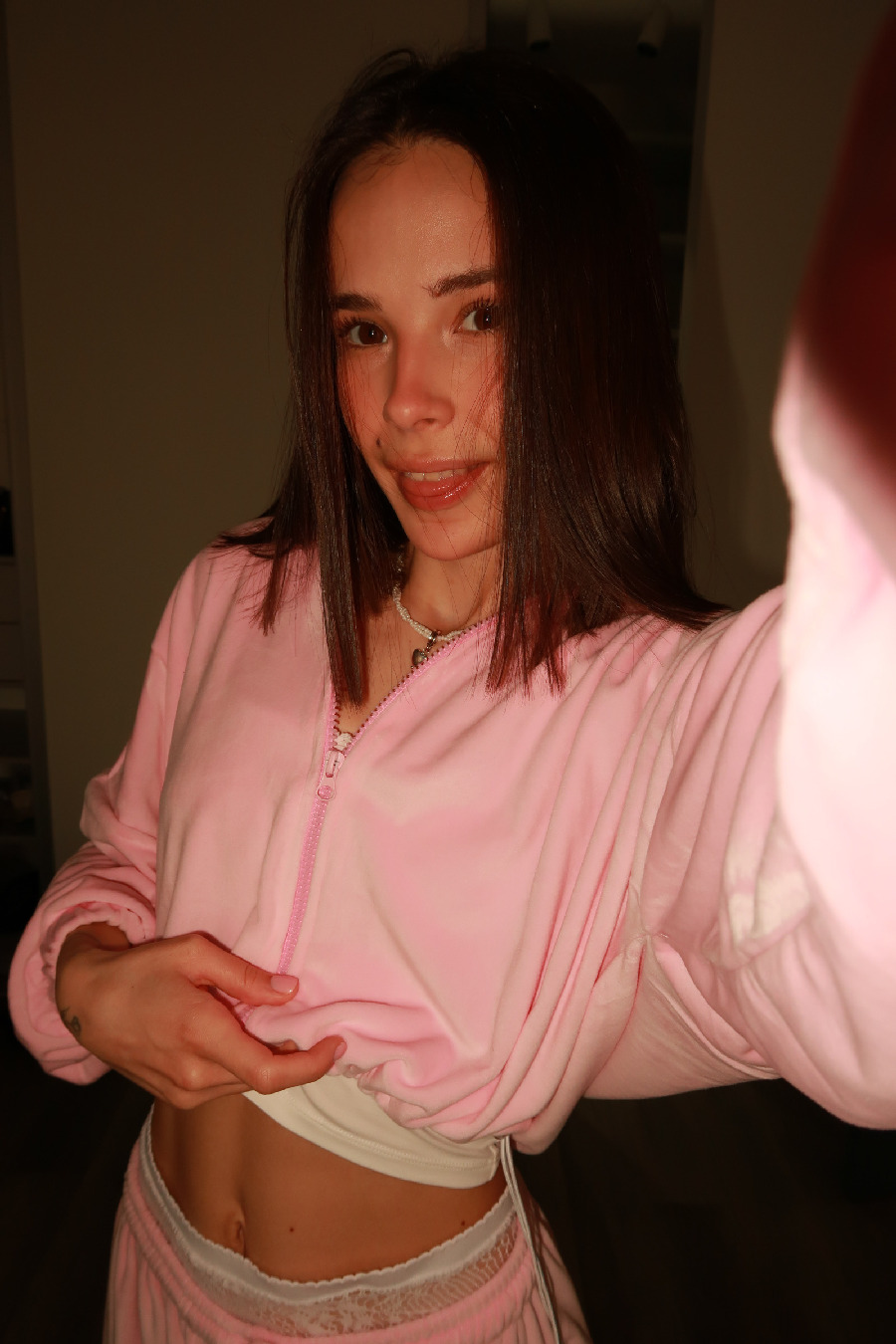 Tina brings the glow — live moments in Navi Mumbai